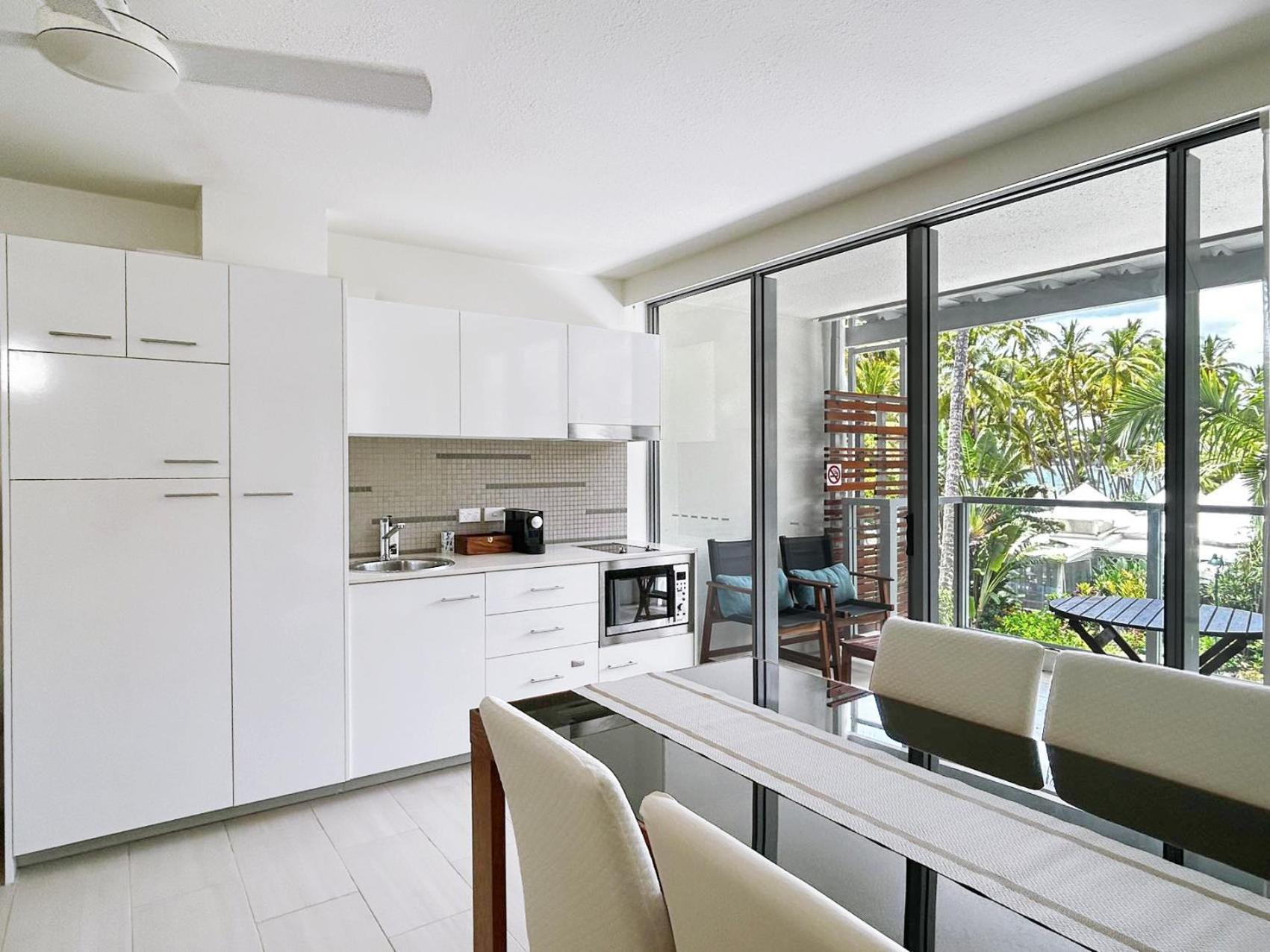 Palm Cove Beachside Apartments - Pool And Garden Views 外观 照片